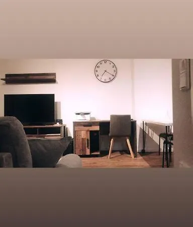 アパート 12 Km From Frankfurt Center